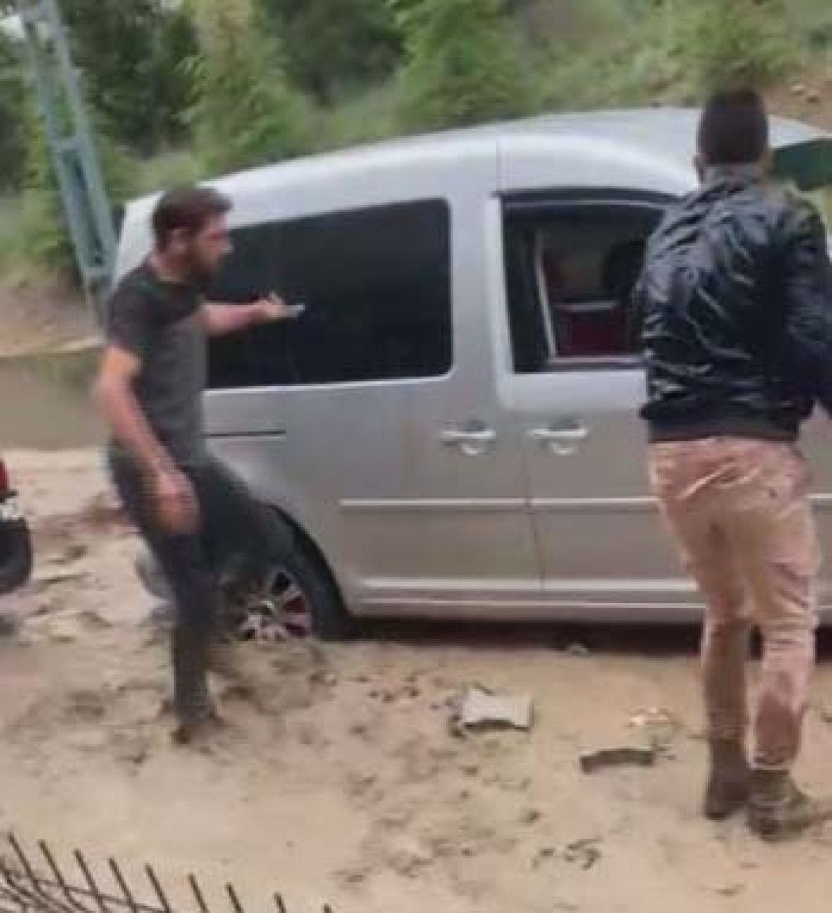 Amasya’da su baskınları: Araçlar sürüklendi #6