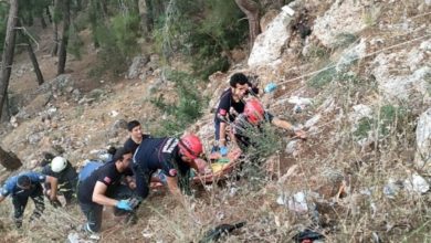 Antalya'da bir kişi seyir terasından kayalıklara düştü
