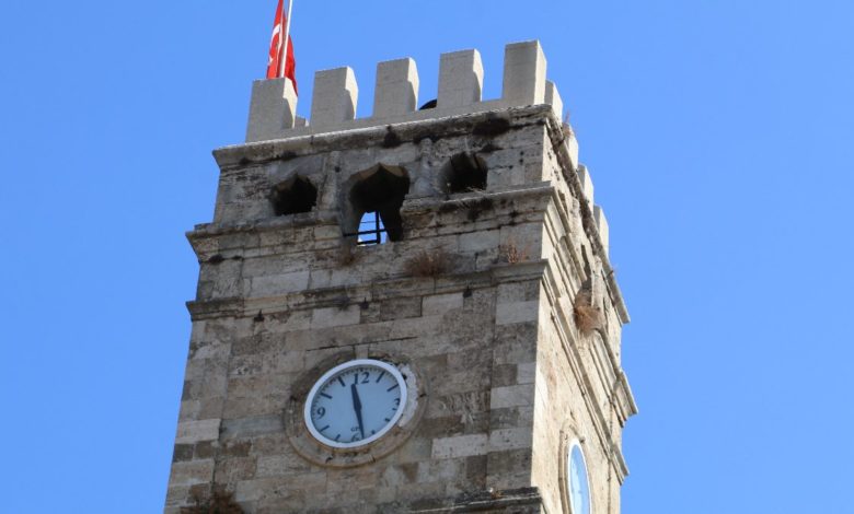 Antalya'da tarihi saat kulesinde, orijinal saatin yerinde olmadığı belirlendi