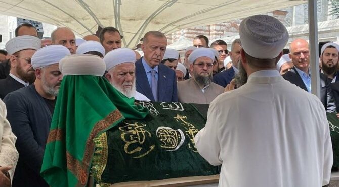 Atatürkçü Düşünce Derneği'nden Mahmut Ustaosmanoğlu'nun cenazesi ile ilgili suç duyurusu