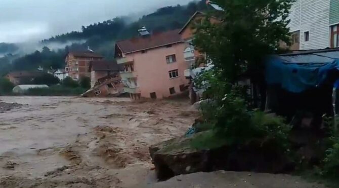 Batı Karadeniz'de sel ağır hasar bıraktı