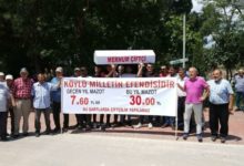 Çiftçiler artan maliyetleri tabutla protesto etti