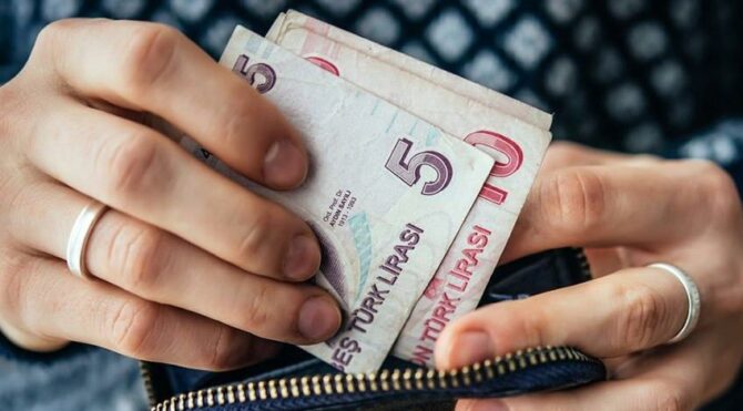 DİSK-AR: Asgari ücret yılda dört kez artırılmalı
