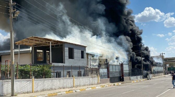 Diyarbakır'daki kozmetik fabrikasında yangın