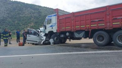 Eskişehir'de kamyon, kamyonete çarptı