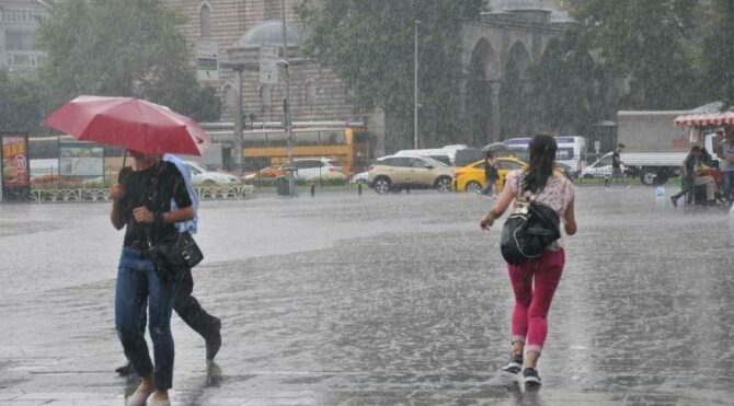 Fırtına ve yağmur İstanbul'a geliyor