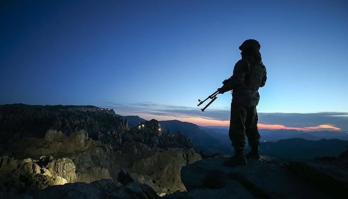 İkna çalışmaları sonucu 4 PKK lı daha teslim oldu #1
