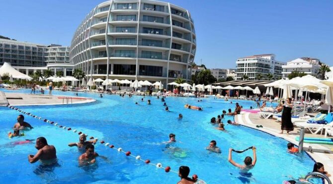 İngiliz tatil için 2 maaş Türkler 12 maaş harcıyor