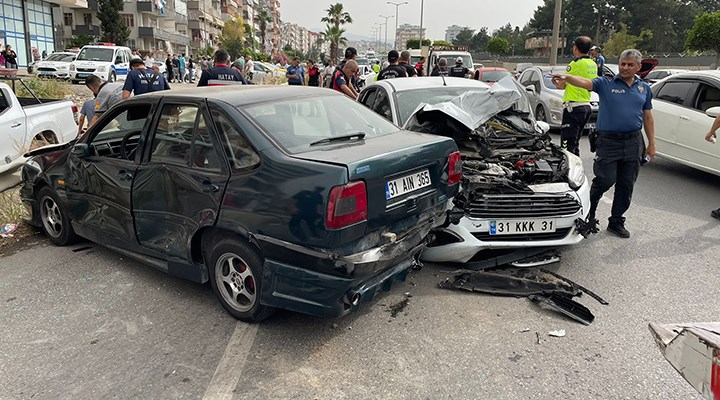 İntihar olayını izlemek isteyen sürücüler zincirleme kaza yaptı: 4 yaralı