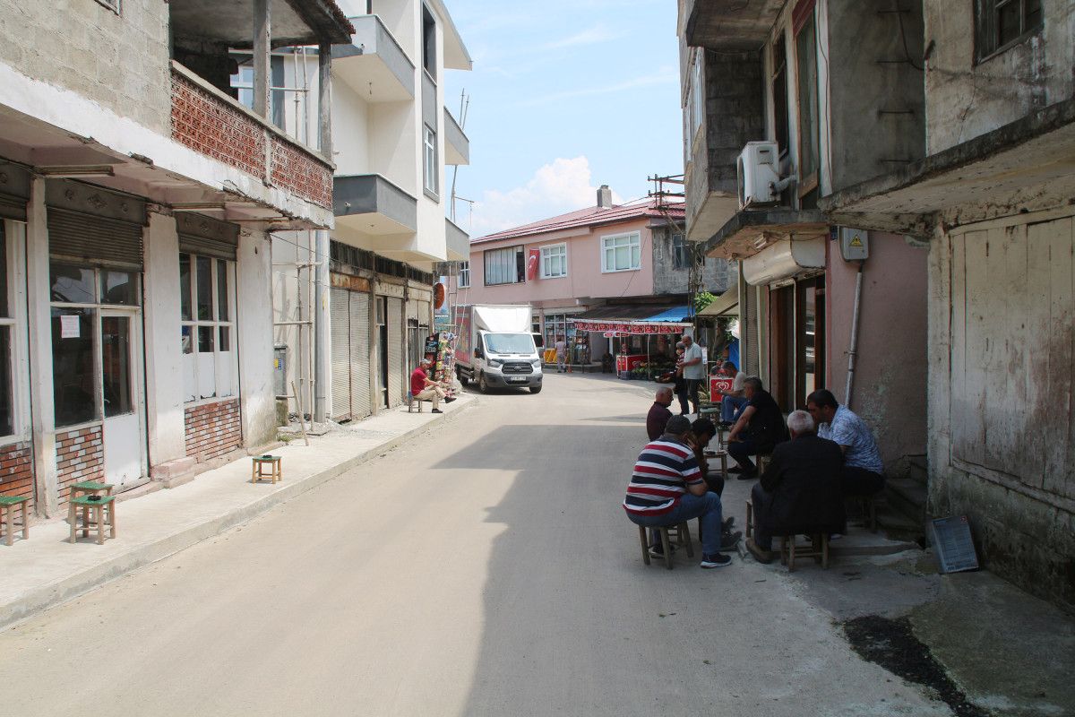 Rize de kahvehanenin sesinden rahatsız olan kişi, balkonuna duvar ördü #7