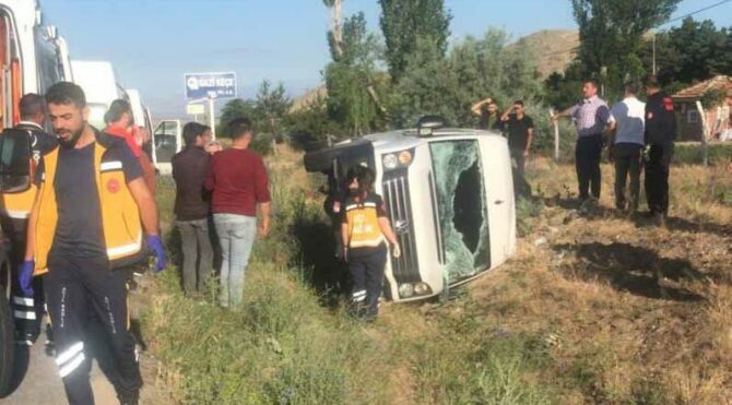 Kayseri'de işçi servisi devrildi: 9 yaralı