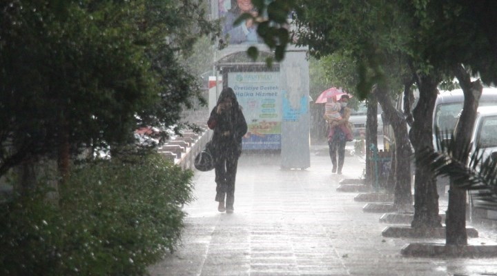 Meteorolojiden 4 bölgeye kuvvetli sağanak uyarısı