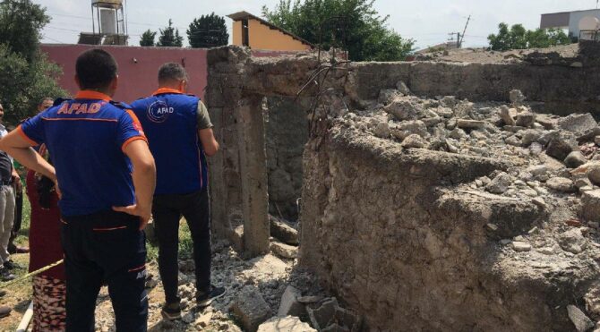 Osmaniye'de metruk bina çöktü: 1 yaralı