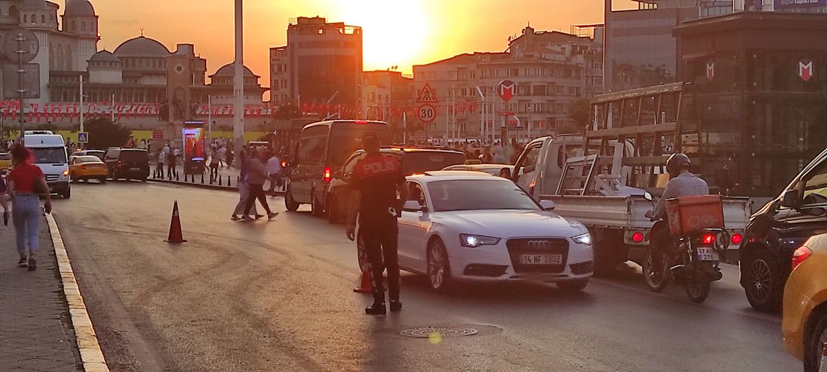 İstanbul da uygulamada durdurulan takside uyuşturucu çıktı #1