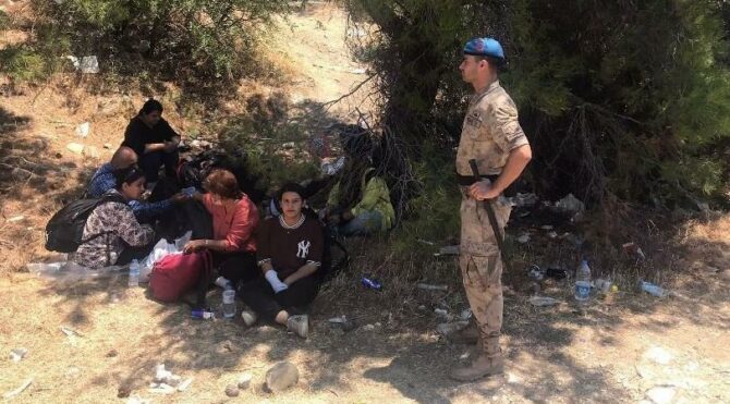 143 kaçak göçmen İHA'yla tespit edildi
