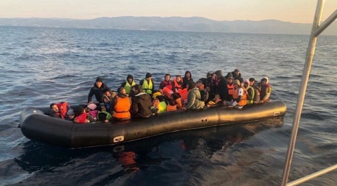 7 ayda Yunanistan'ın geri ittiği 698 kaçak göçmeni kurtarıldı