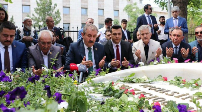 BBB lideri Destici: Protesto, doktorlarımızın demokratik hakkıdır