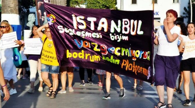Bodrum'da İstanbul Sözleşmesi'nin iptali protesto edildi