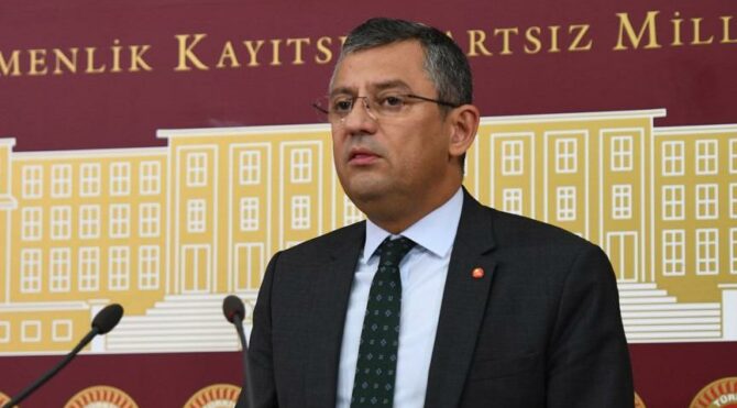 CHP'li Özel: 5'li çeteciler reis değiştirmek istiyor