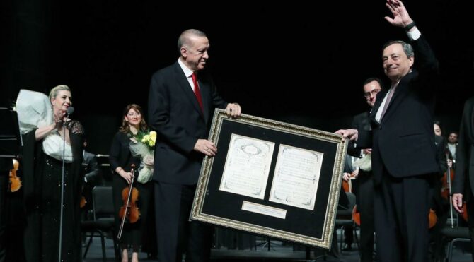 Cumhurbaşkanı Erdoğan, Draghi ile İtalyan-Türk Dostluk Zirvesi özel konserini izledi