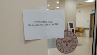 Doktorun öldürüldüğü kliniğin kapısında 'cenazemiz var' yazısı