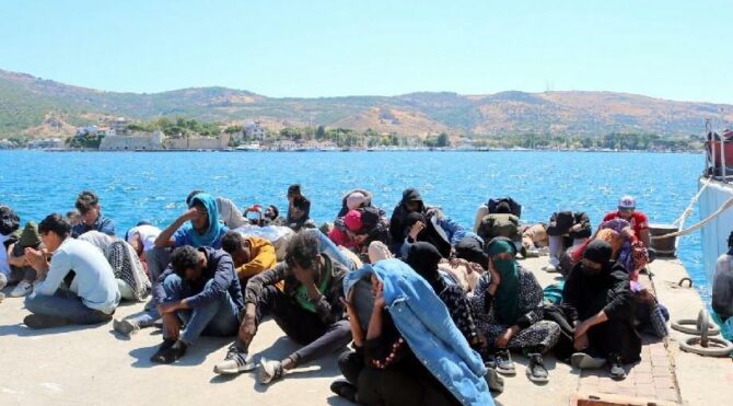 Ege'de Türk kara sularına itilen, toplamda 91 göçmen kurtarıldı