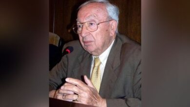 Eski Dışişleri Bakanı İlter Türkmen yaşamını yitirdi