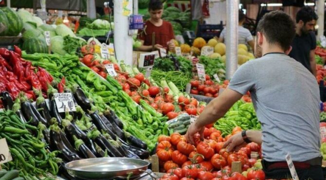 Geçen yaz 100 TL'ye dolan gıda sepeti bu yıl 276 TL'ye doluyor