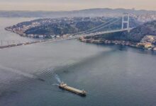 İstanbul Boğazı çift yönlü olarak gemi trafiğine kapatıldı