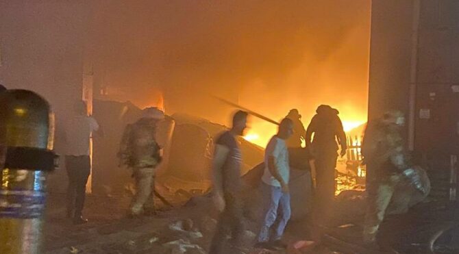 İstanbul'da geri dönüşüm tesisinde büyük yangın 