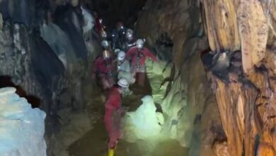 Mağarada mahsur kalan 3 kişi kurtarıldı