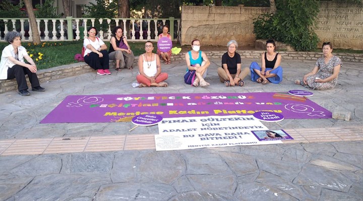 Muğla'da kadınlar Pınar Gültekin için oturma eylemi düzenledi: Karar bir an önce bozulmalı!