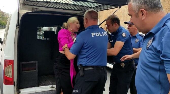 Sarhoş Ukraynalı kadın, polisi çileden çıkardı
