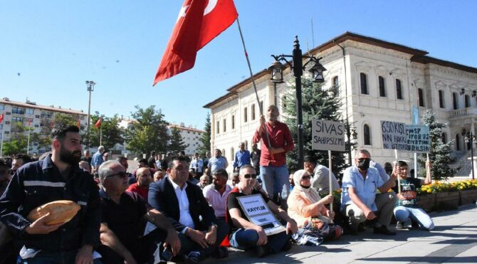 Sivas Demir Çelik Fabrikası işçilerinden ücret eylemi