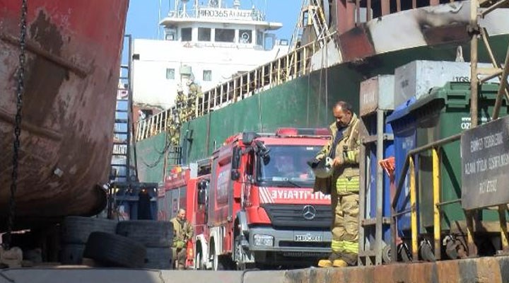 Tuzla'da tersanede gemi yangını