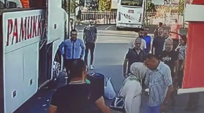 Ümraniye'de taksi durağı karıştı: Çay döktü, kafa attı