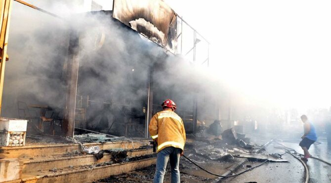 Yangın kabusu: 4 iş yeri ve üç ev yandı, yaralılar var