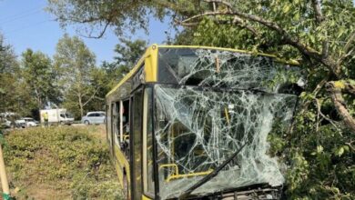 Belediye otobüsü şarampole devrildi: 21 kişi yaralandı