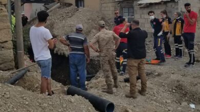 Erzincan'da kanalizasyon çalışması sırasında 1 işçi toprak altında kaldı