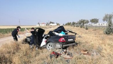 Otomobil, 'U' dönüşü yapan TIR'a çarptı: 3 ölü