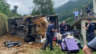 Rize’de tur minibüsü devrildi: 23 turist ve şoför yaralı