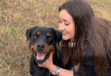 Sosyal Bilgiler Öğretmeni Damla Özer, katledilen köpeğine ağlıyor