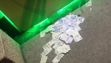 Zonguldak'ta bir ATM, kapasitesinden fazla yüklenen paraları dışarı attı